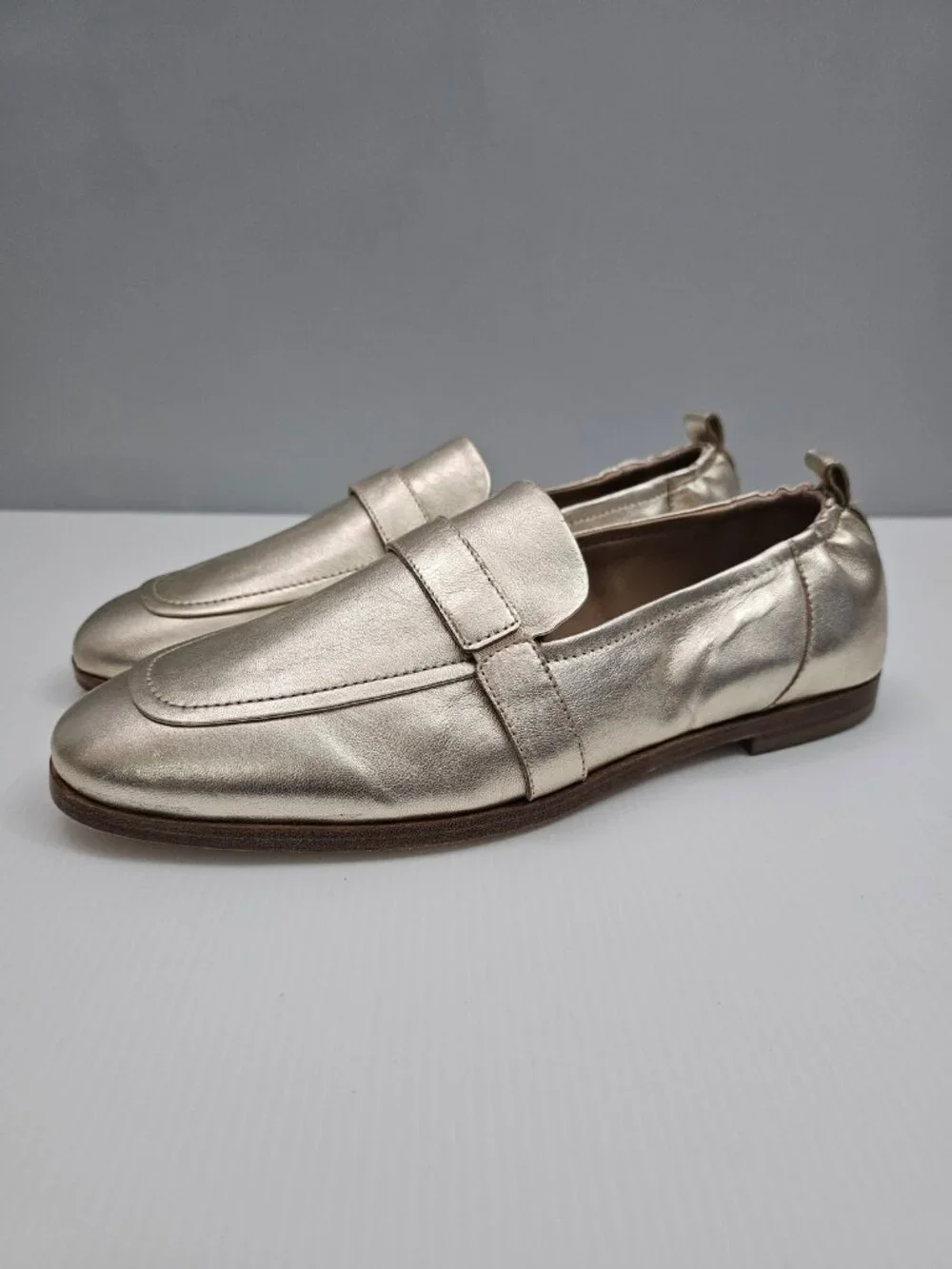 Andre Assous Cedar Featherweights Loafer Womens 10.5 Metallic Gold Leather Flats